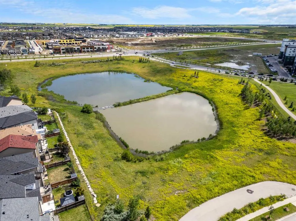 17 Skyview Point Common NE