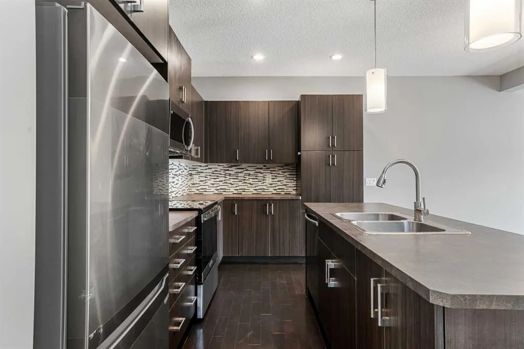 17 Skyview Point Common NE