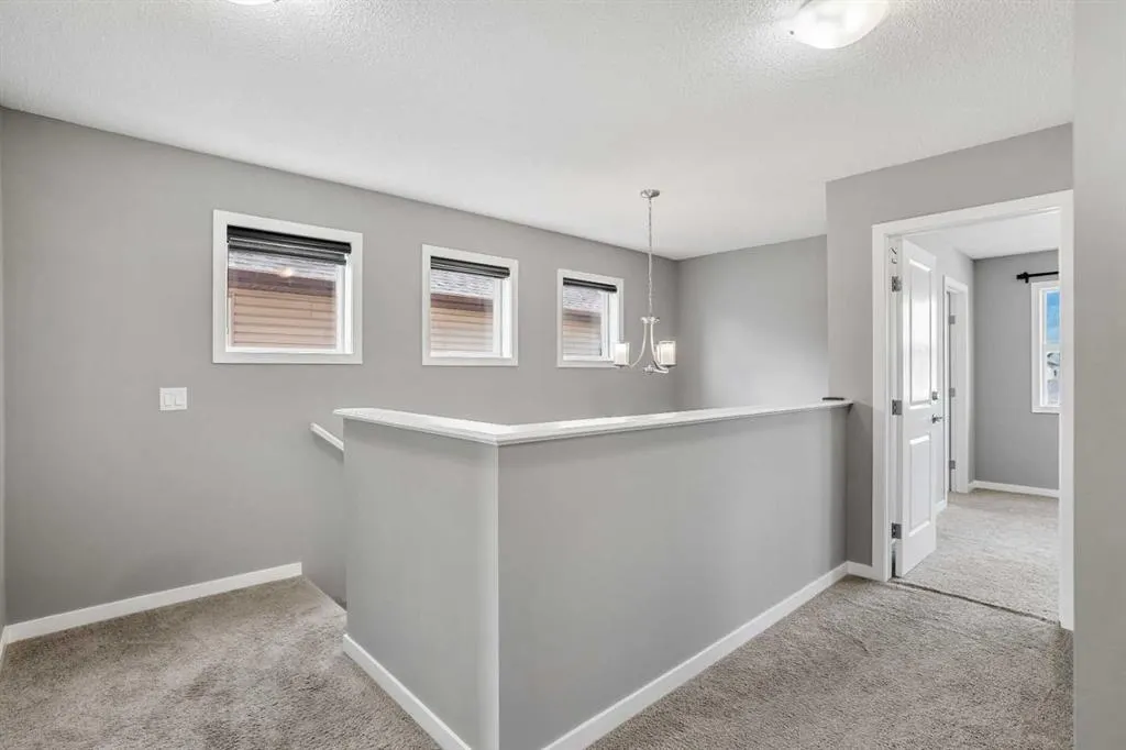 17 Skyview Point Common NE