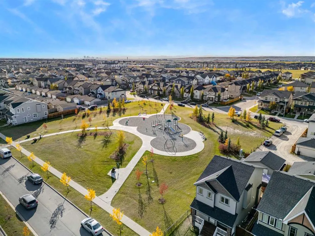 17 Skyview Point Common NE