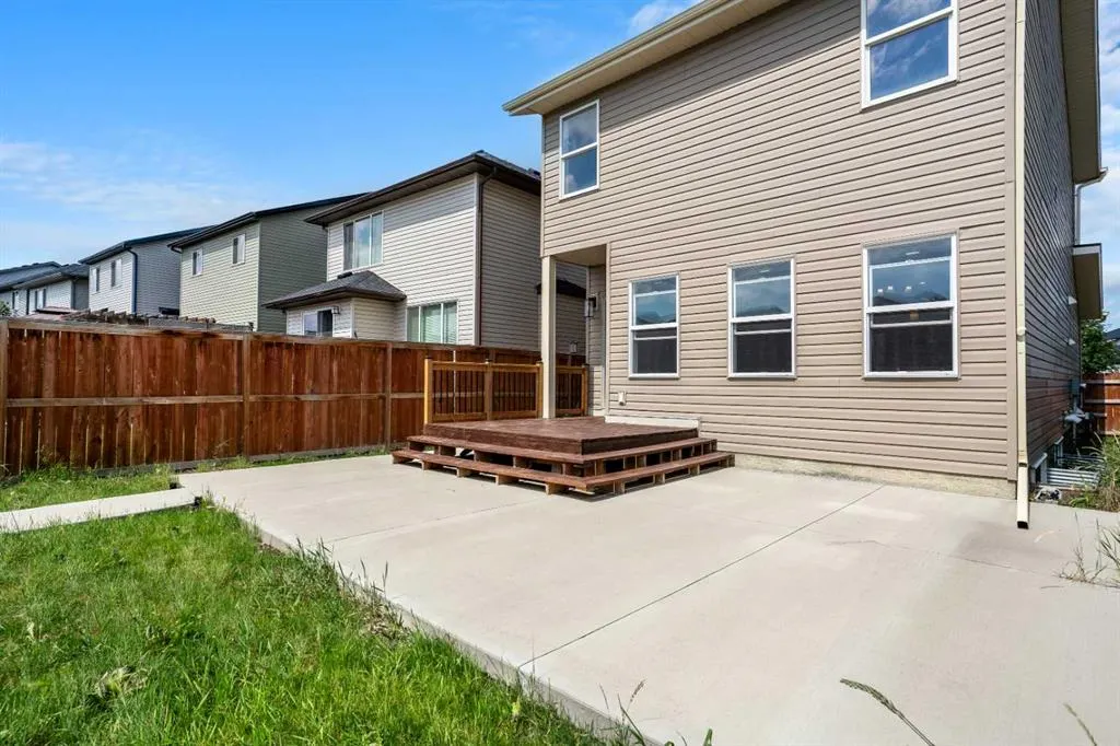 17 Skyview Point Common NE