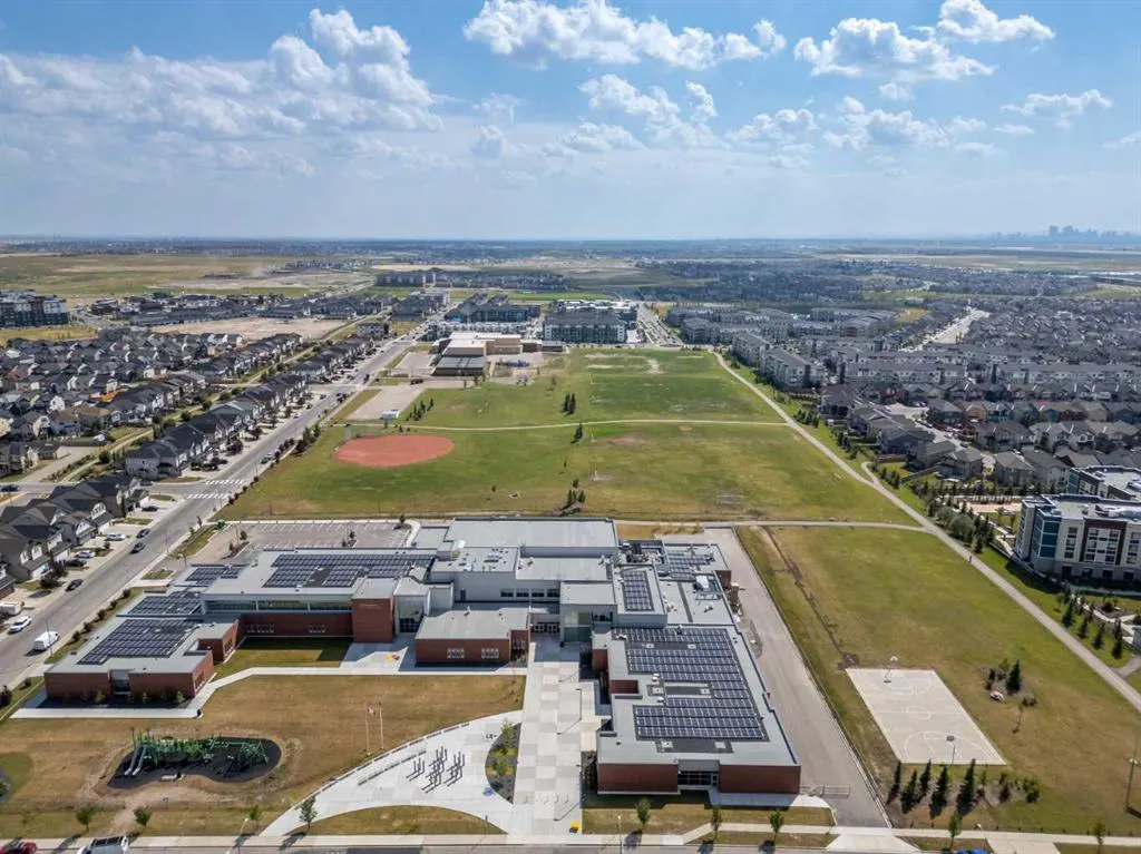 17 Skyview Point Common NE