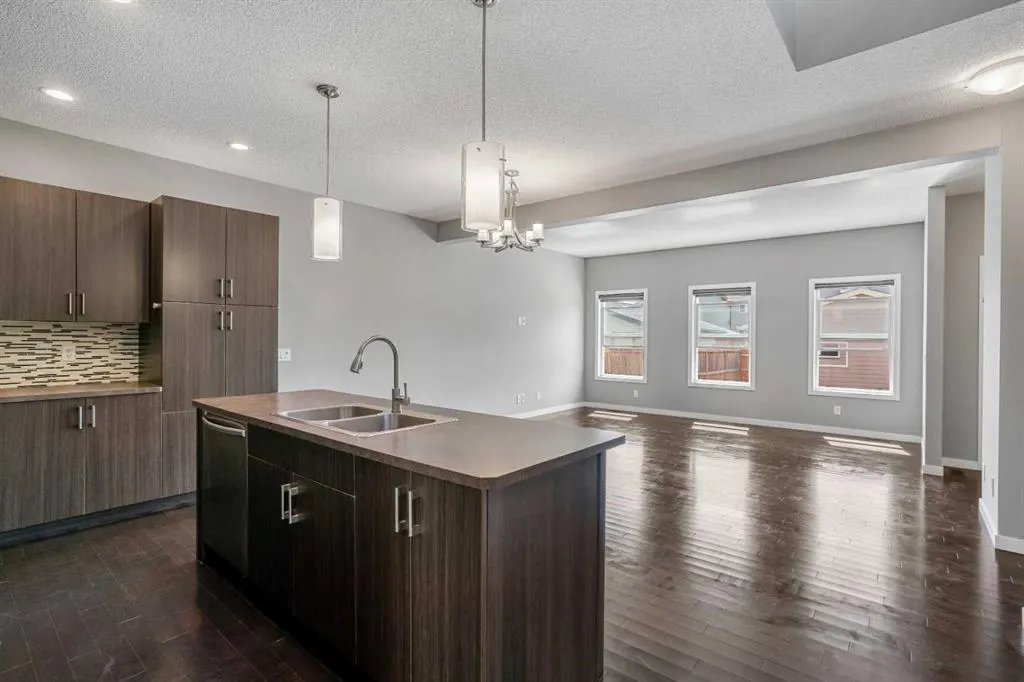 17 Skyview Point Common NE