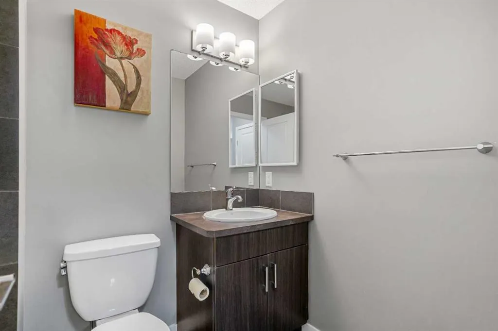 17 Skyview Point Common NE