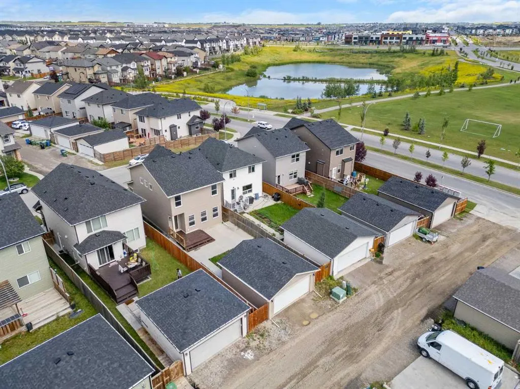 17 Skyview Point Common NE