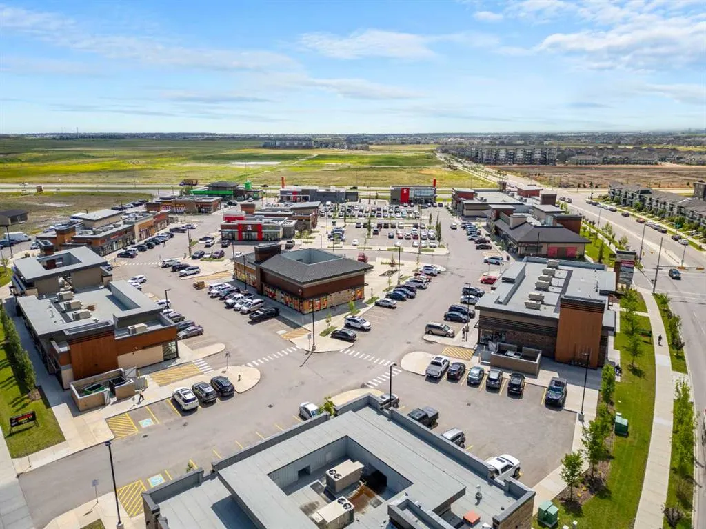 17 Skyview Point Common NE