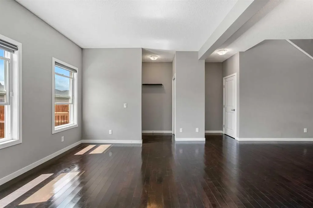17 Skyview Point Common NE