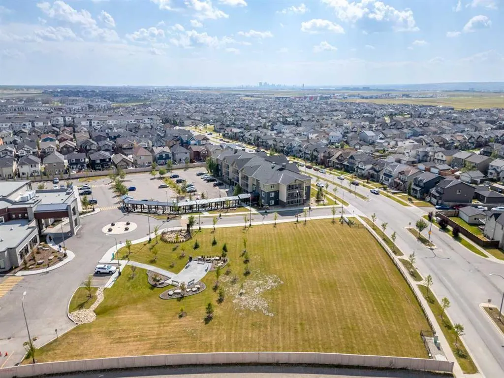 17 Skyview Point Common NE