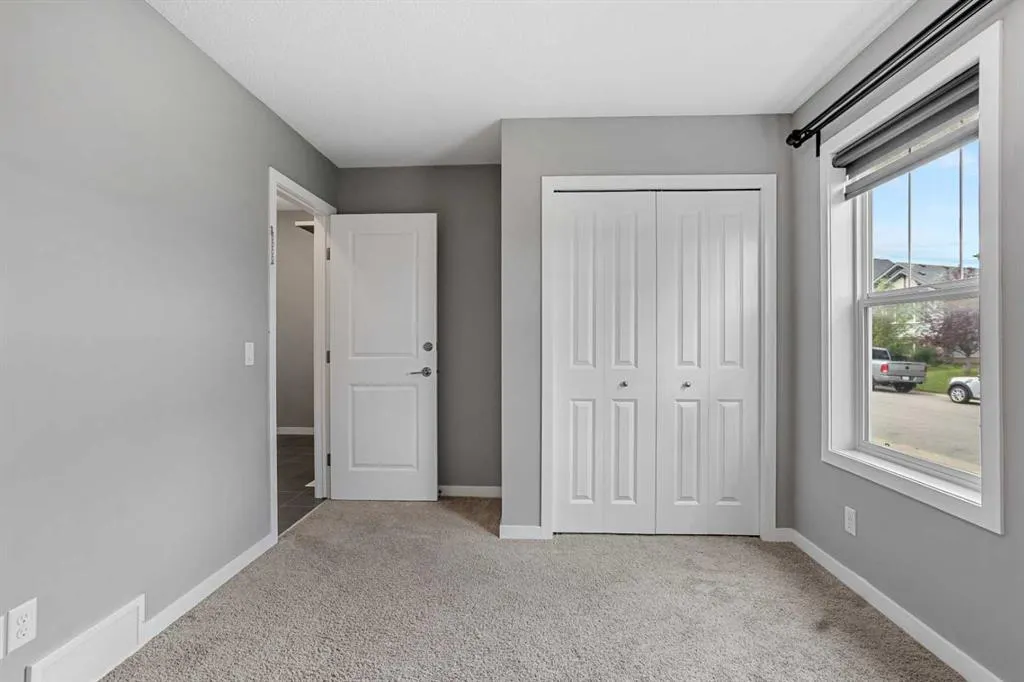 17 Skyview Point Common NE