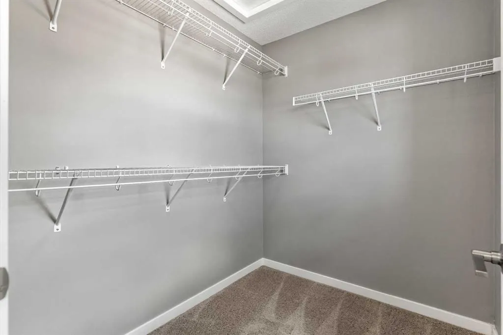 17 Skyview Point Common NE