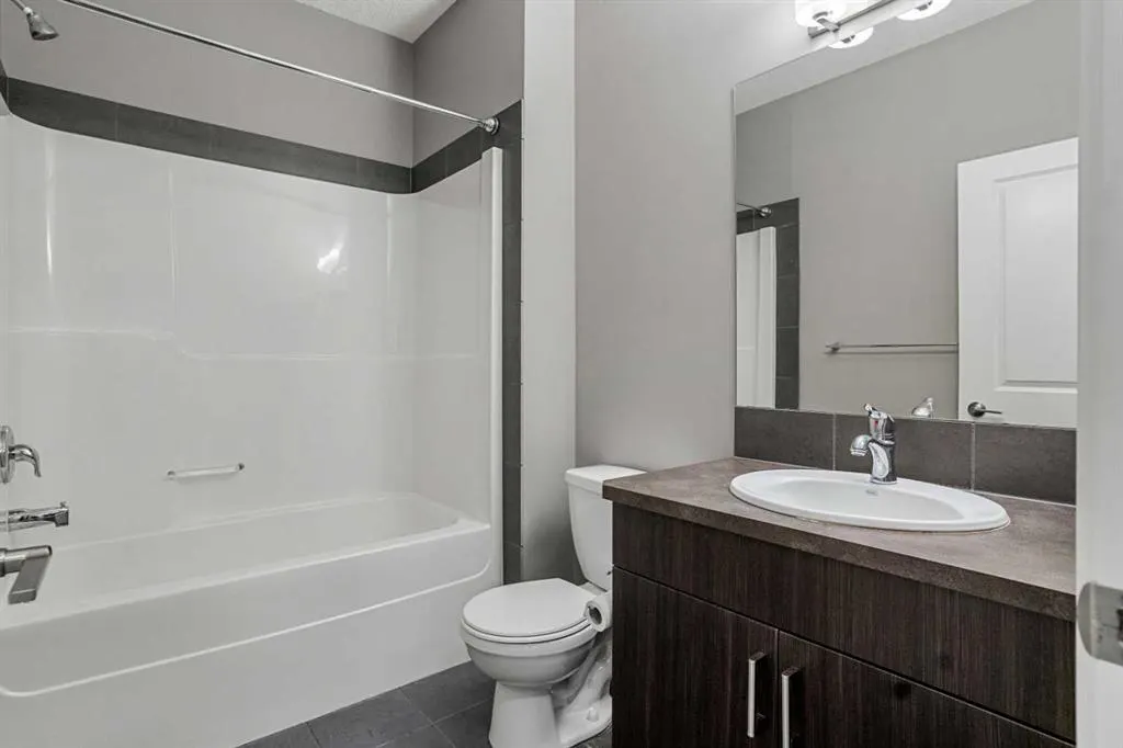 17 Skyview Point Common NE