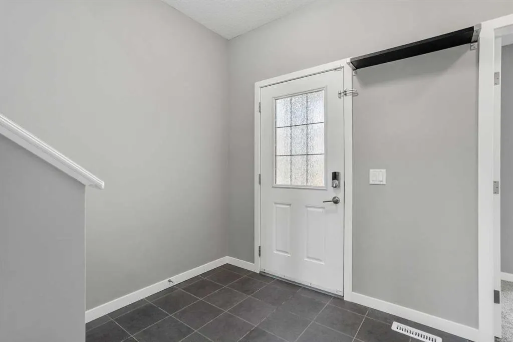 17 Skyview Point Common NE