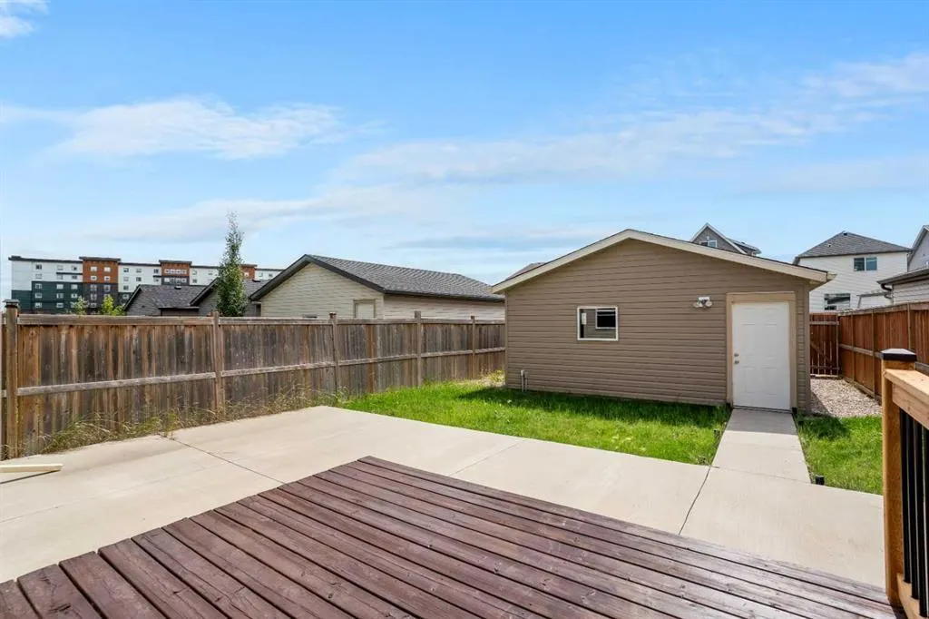 17 Skyview Point Common NE