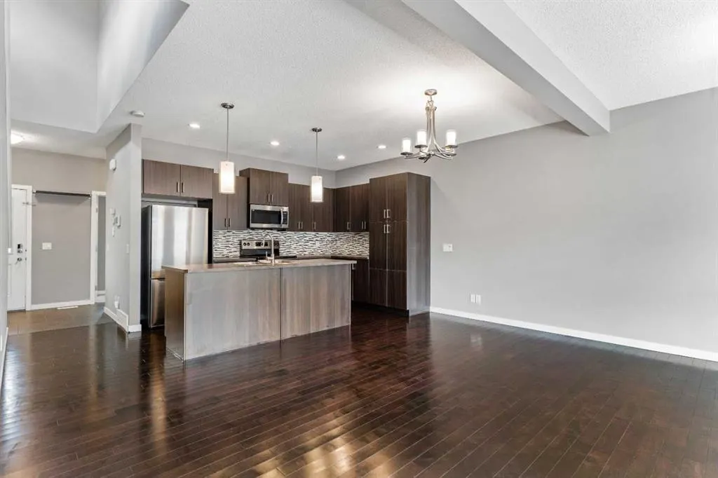 17 Skyview Point Common NE