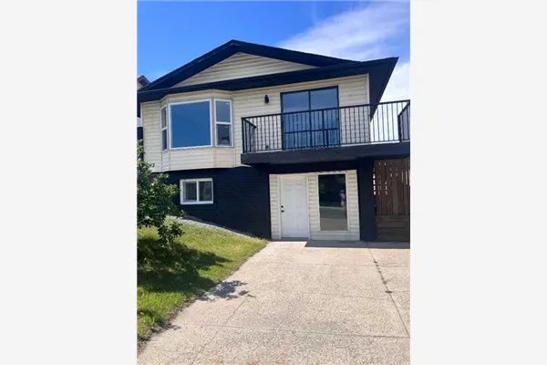 12 Whitworth Way NE
