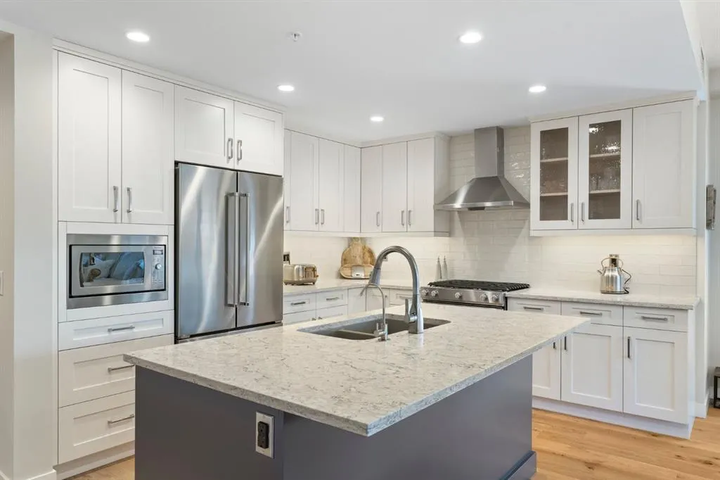 1105 Spring Creek Drive, #208