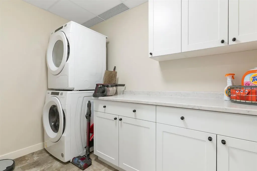 1105 Spring Creek Drive, #208