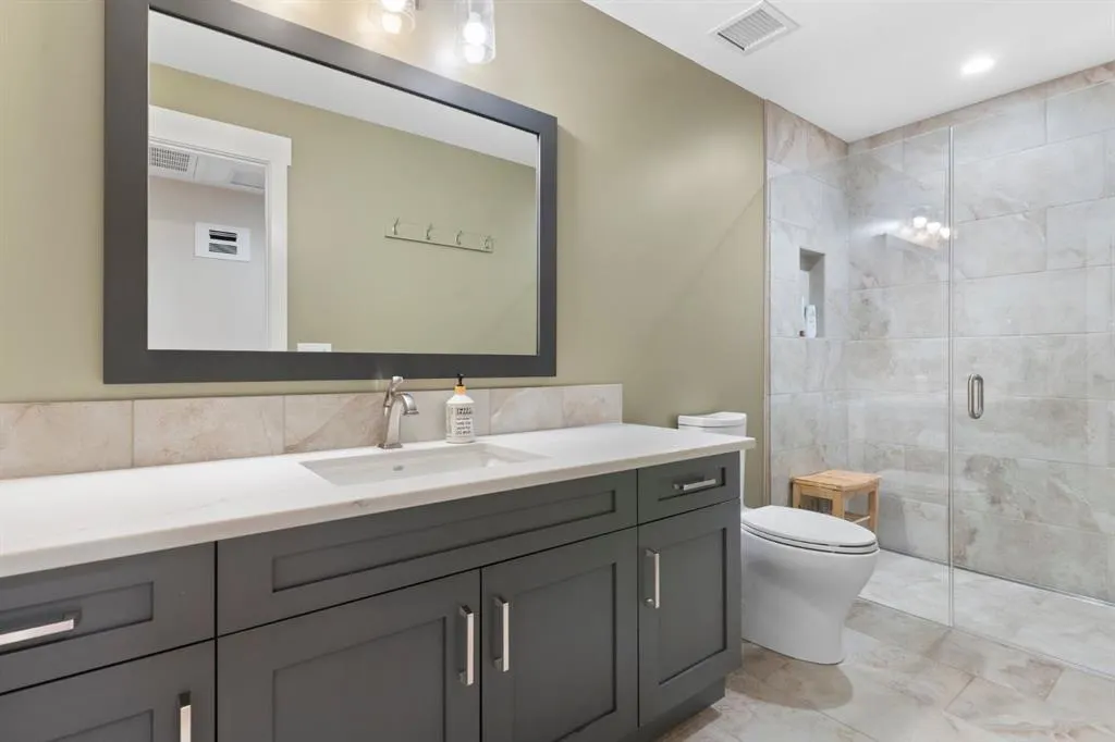1105 Spring Creek Drive, #208