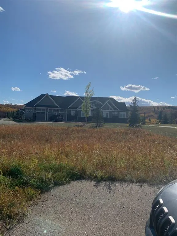 16 Red Willow Court W