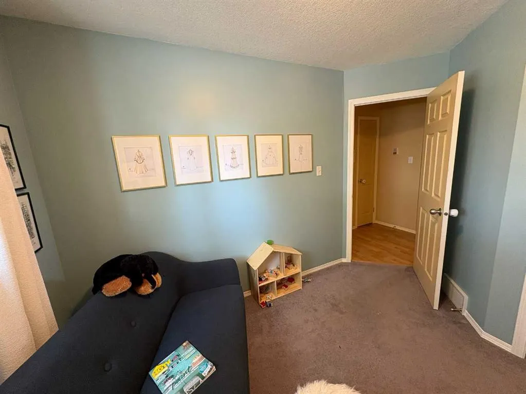 167 Mt Rundle Road W