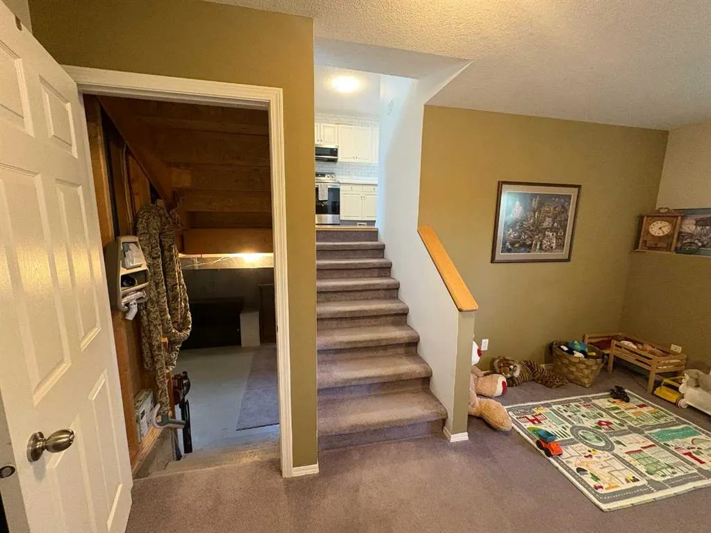 167 Mt Rundle Road W