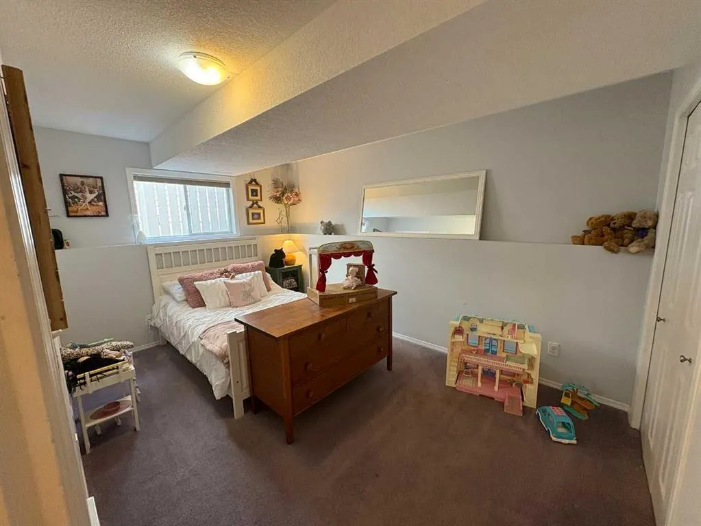 167 Mt Rundle Road W