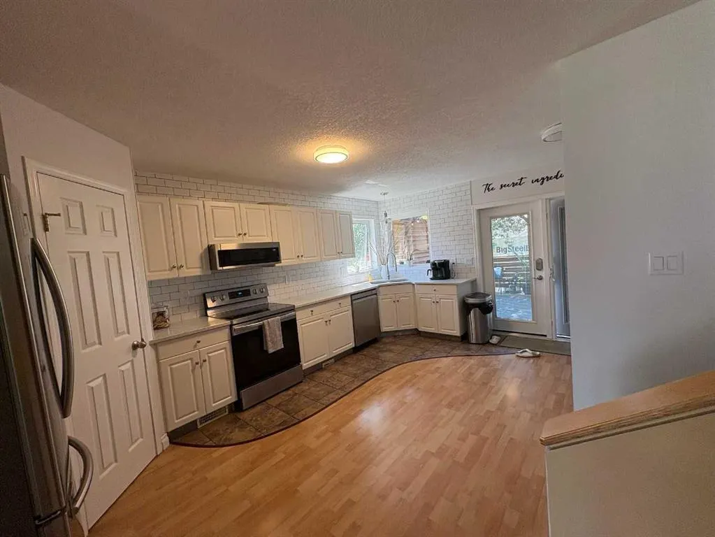 167 Mt Rundle Road W