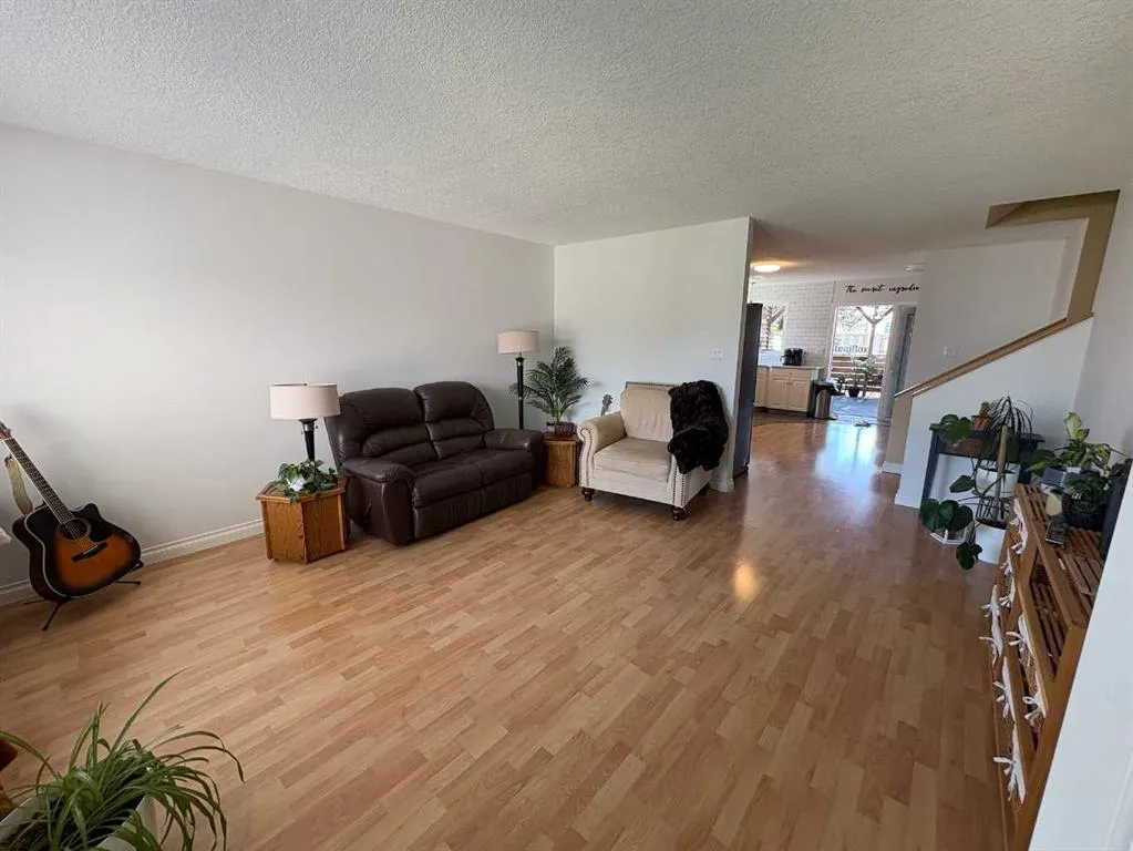 167 Mt Rundle Road W