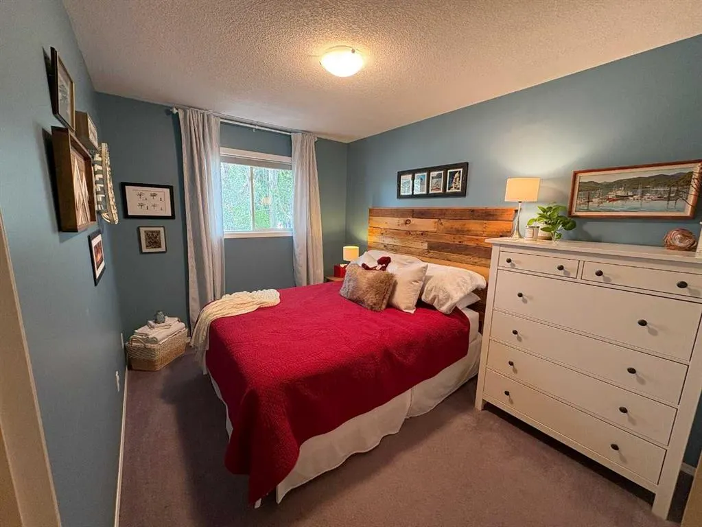 167 Mt Rundle Road W
