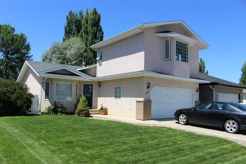 167 Mt Rundle Road W