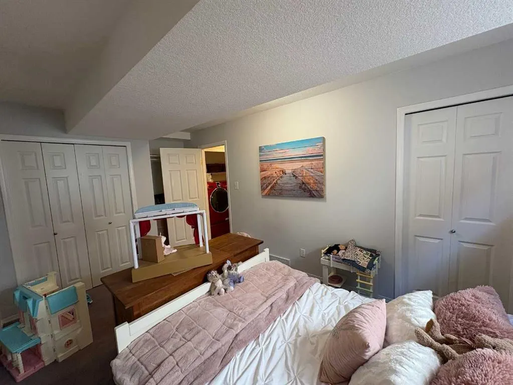 167 Mt Rundle Road W