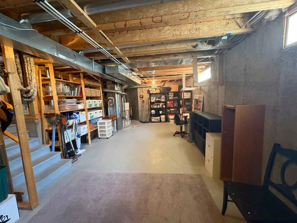 167 Mt Rundle Road W