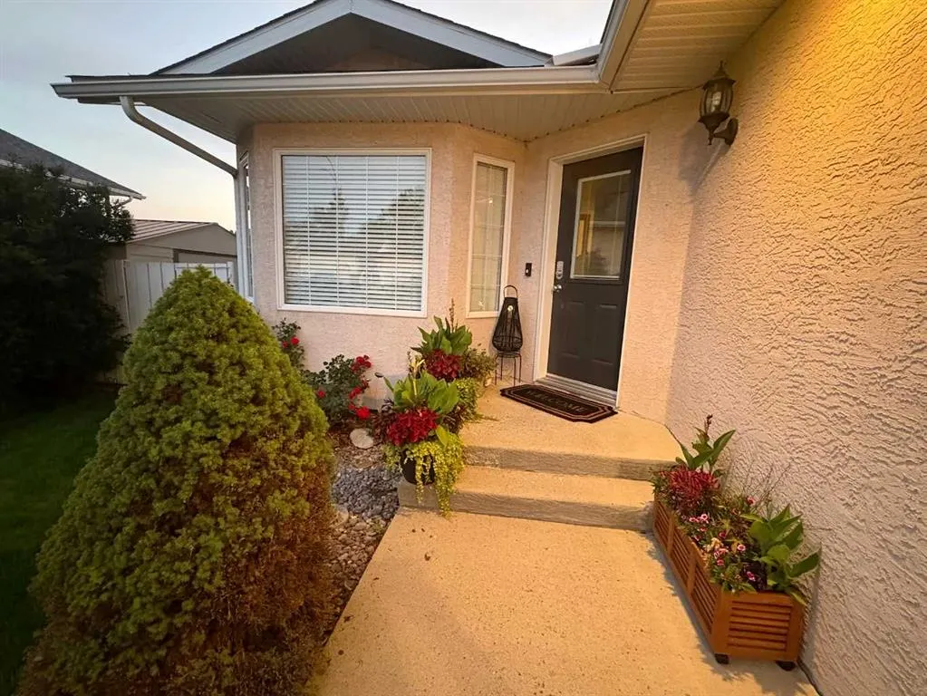 167 Mt Rundle Road W