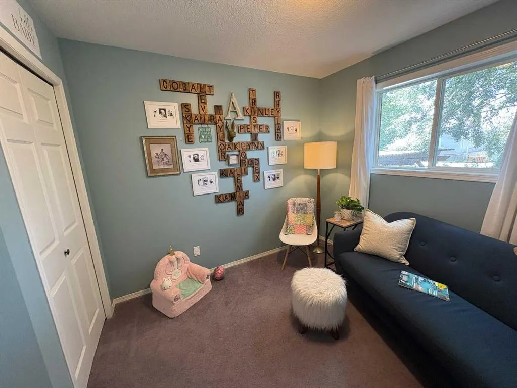 167 Mt Rundle Road W