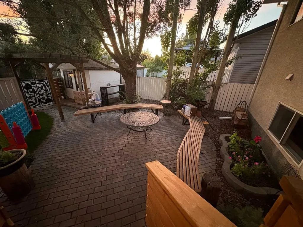 167 Mt Rundle Road W