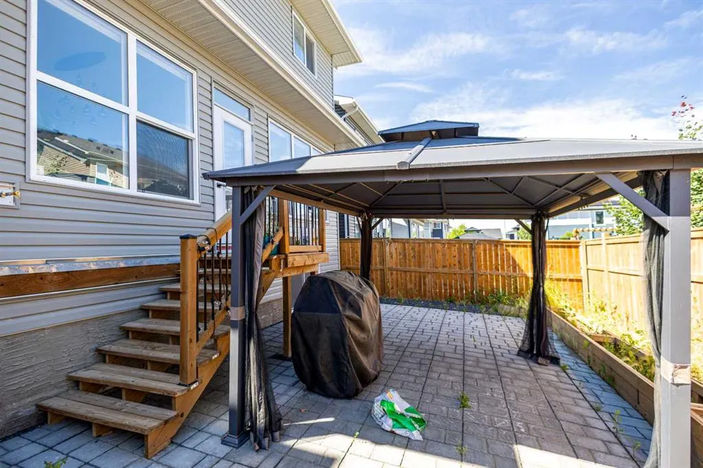 21 Ambleside Crescent NW