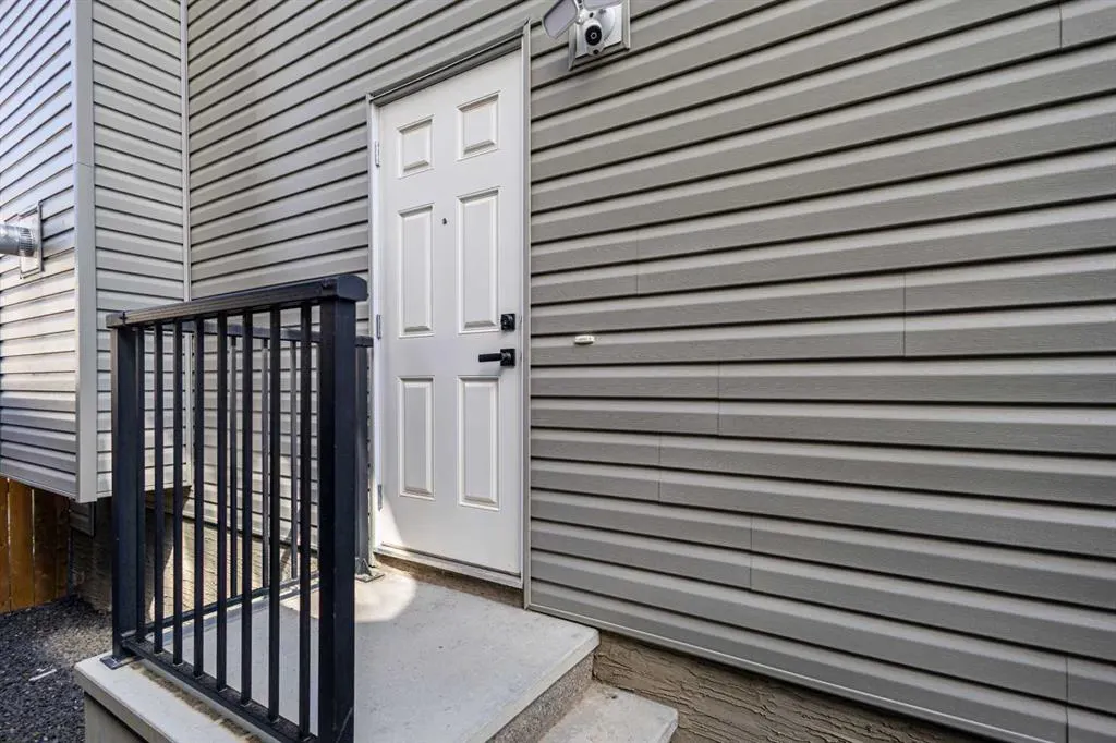 21 Ambleside Crescent NW