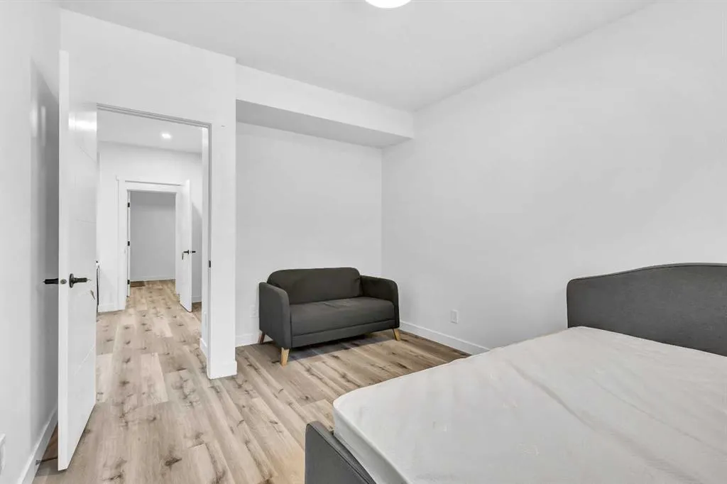 21 Ambleside Crescent NW