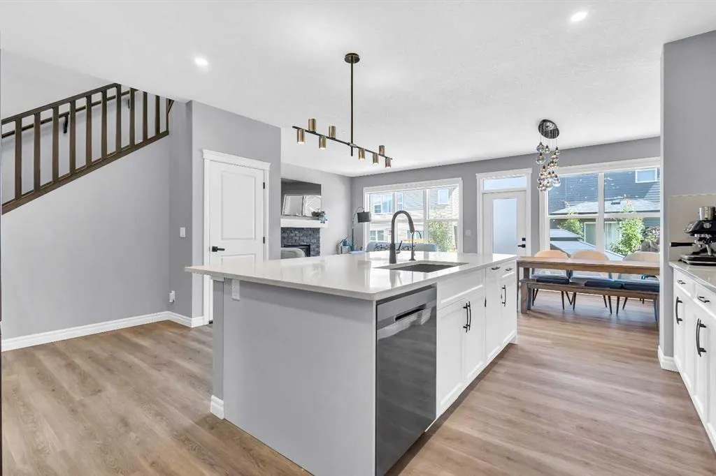 21 Ambleside Crescent NW