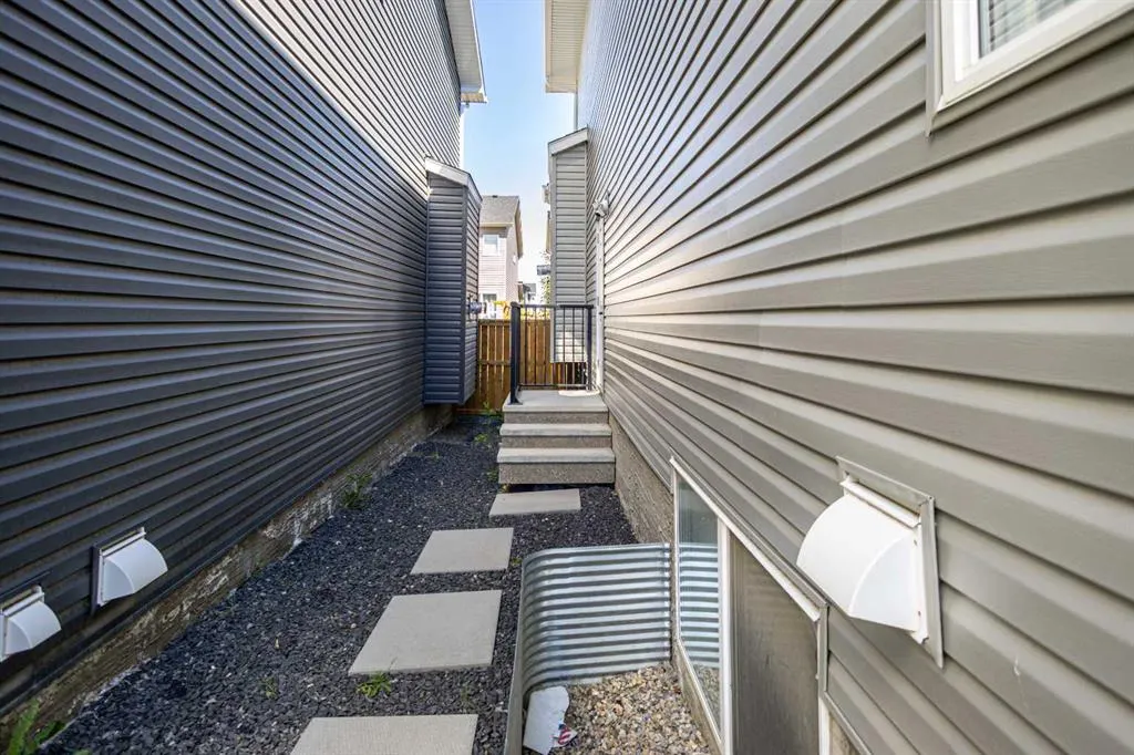 21 Ambleside Crescent NW