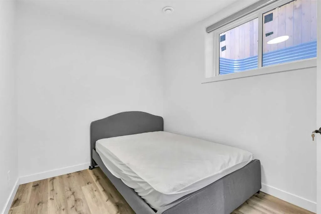 21 Ambleside Crescent NW