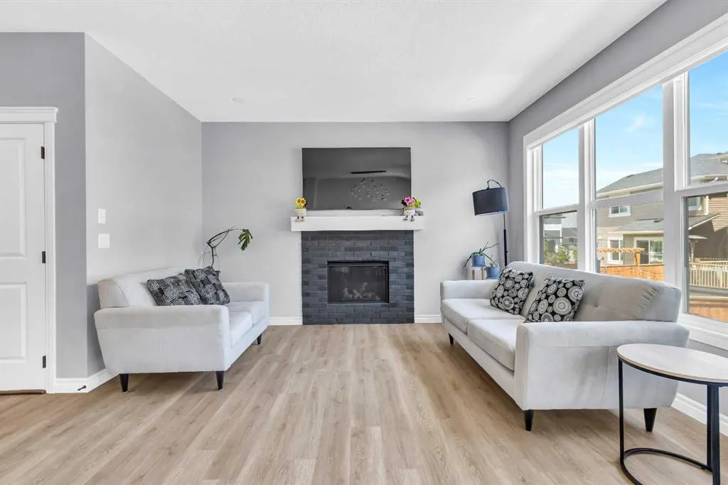 21 Ambleside Crescent NW