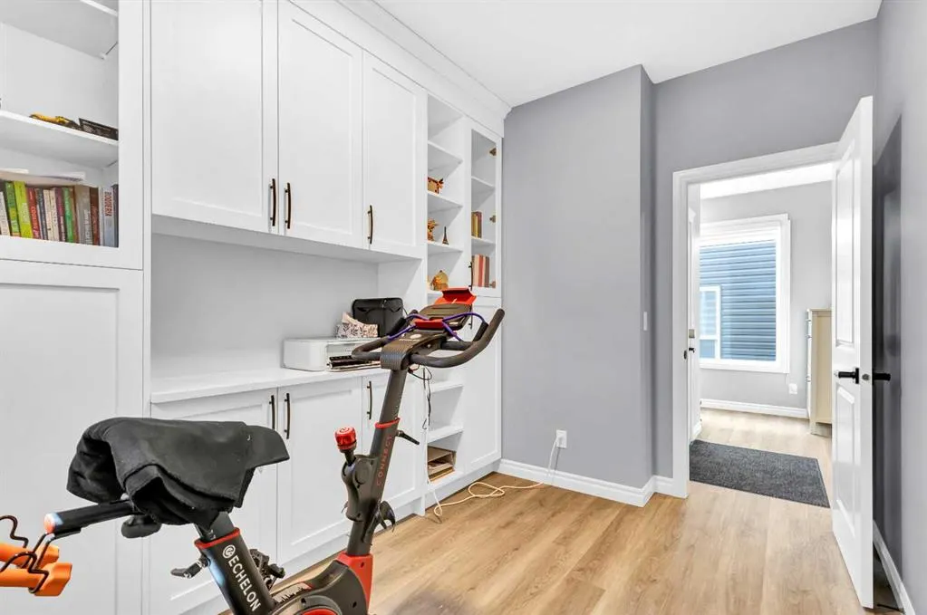 21 Ambleside Crescent NW