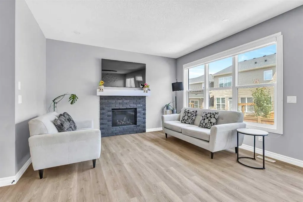 21 Ambleside Crescent NW