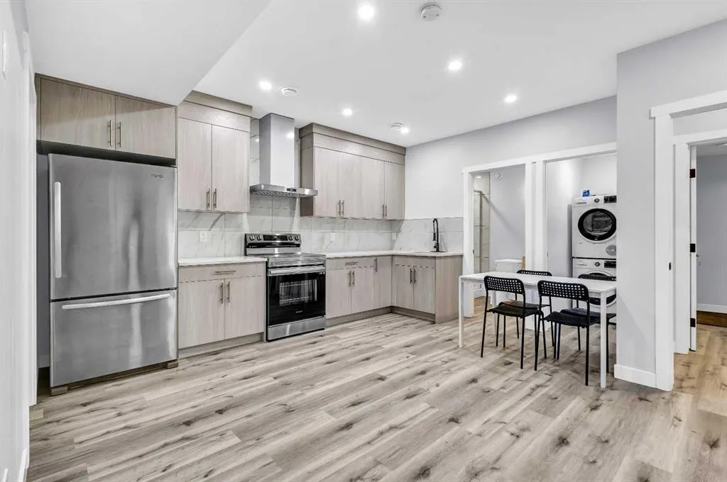 21 Ambleside Crescent NW