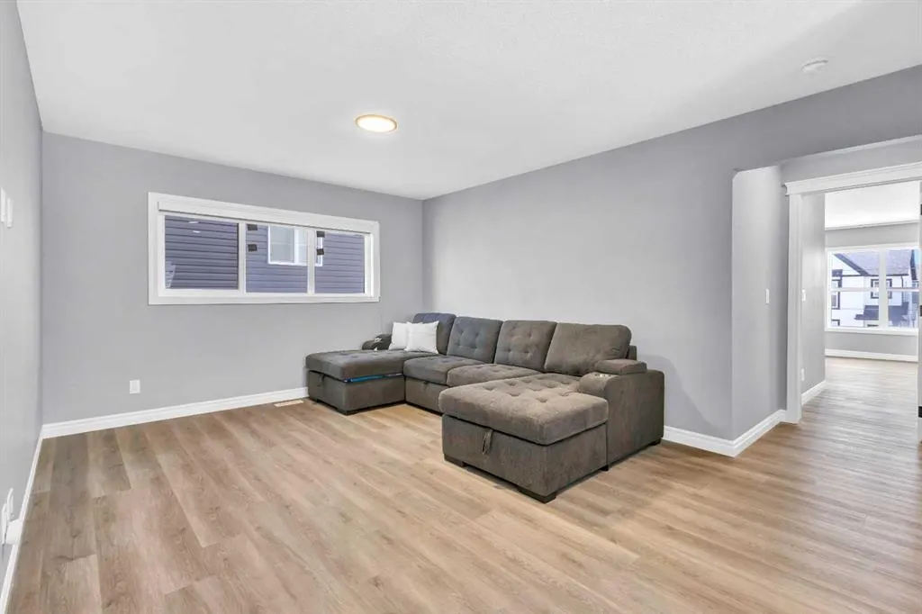 21 Ambleside Crescent NW