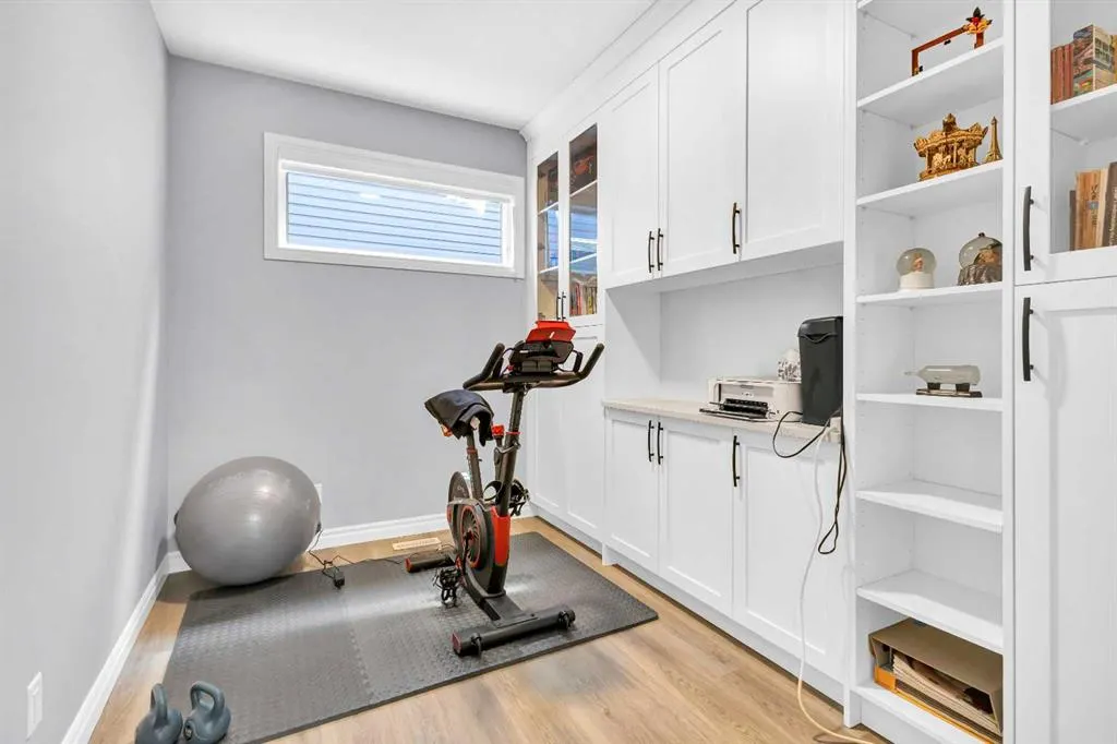 21 Ambleside Crescent NW