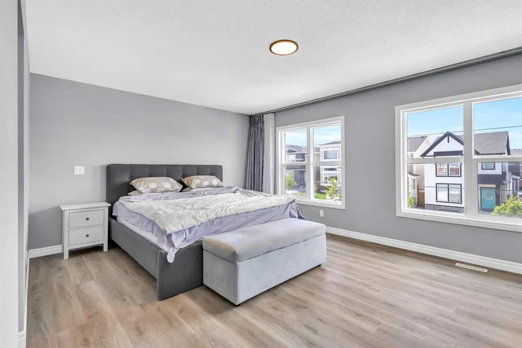 21 Ambleside Crescent NW