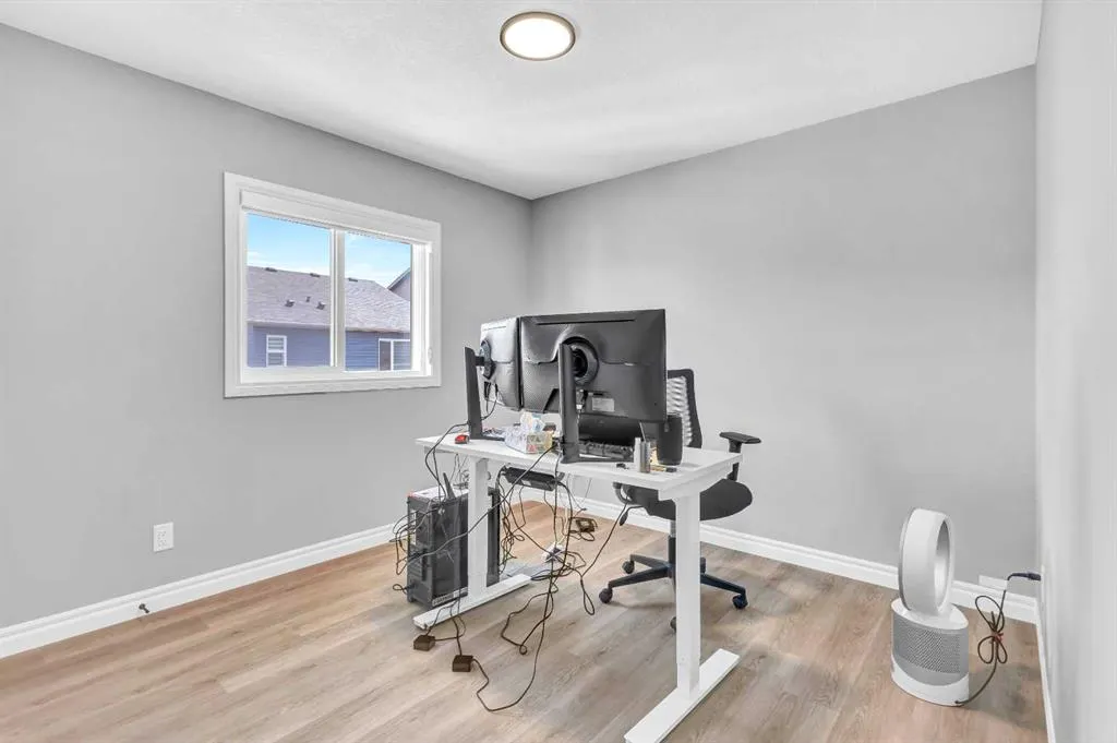 21 Ambleside Crescent NW