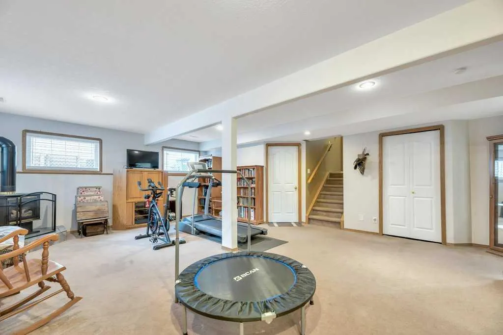 252 Cambridge Crescent